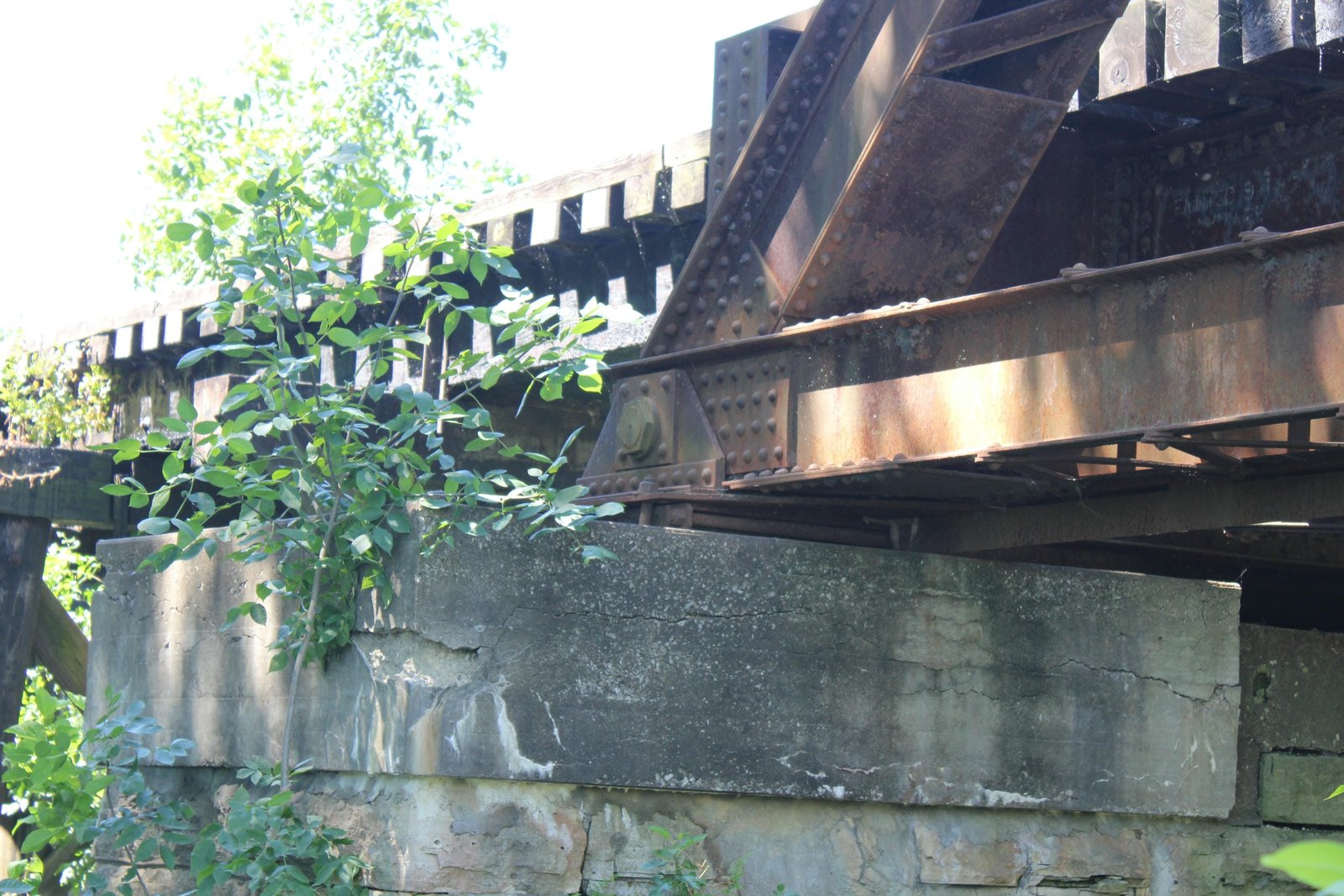 Lower angle connection